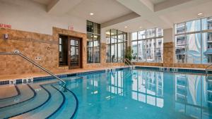 a swimming pool with blue water in a building at Best Western Plus Chateau Inn Sylvan Lake in Sylvan Lake
