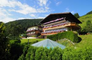 a building with a glass table in front of it at Alpenapartments Unterschlag in Annaberg im Lammertal