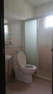 A bathroom at A-Ma Homestay