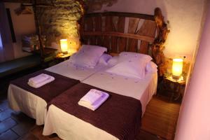 Postel nebo postele na pokoji v ubytování Casa Rustic Suites, JACUZI & LOVE