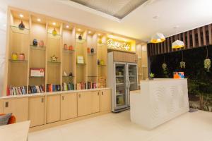 De bibliotheek in het resort