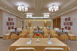 Ibiza The Fern Resort & Spa, Kolkata 레스토랑 또는 맛집