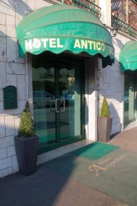 a motel entrance to a hotel with a green awning at Hotel Antico Acquedotto in Rome