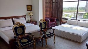 Postel nebo postele na pokoji v ubytování Tata House B&B