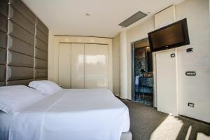 Кровать или кровати в номере Hotel Waldorf- Premier Resort