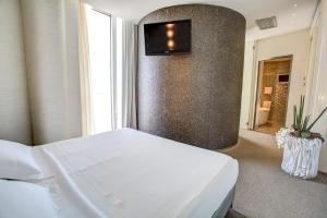 Кровать или кровати в номере Hotel Waldorf- Premier Resort