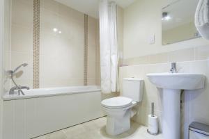 Koupelna v ubytování Abodebed - Handleys Court