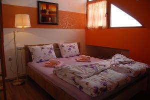 Una cama o camas en una habitación de Villa Milmari