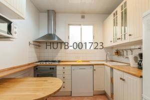 A kitchen or kitchenette at Go-BCN Residence Sagrada Familia