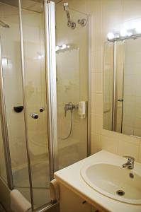 a bathroom with a shower and a sink at Hotel Alberga in Mettmann