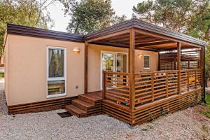 Το κτήριο όπου στεγάζεται  το παραθεριστικό πάρκο