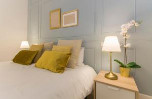 מיטה או מיטות בחדר ב-Luxury Alonso Martinez Madrid