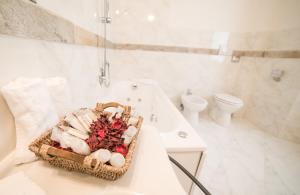 Koupelna v ubytování HG Abetone e Piramidi Resort