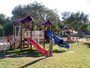 Children's play area sa Happy Camp mobile homes in Karda Beach Camping