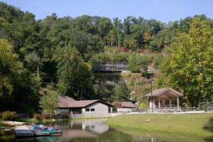 Imagen de la galería de Natural Bridge State Resort Park, en Slade