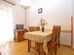 Televízia a/alebo spoločenská miestnosť v ubytovaní Apartmensts Nikola 1023
