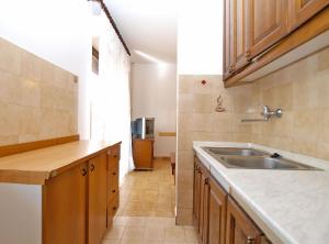 Kuchyňa alebo kuchynka v ubytovaní Apartmensts Nikola 1023