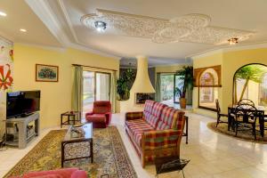 a living room with a couch and a tv at Villas2go2 V5 Vilamoura XXI in Vilamoura