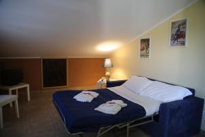 a bedroom with a bed with two towels on it at La Luce del Sole in Belpasso