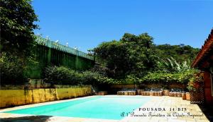 a swimming pool in front of a fence at Pousada 14 Bis in Petrópolis