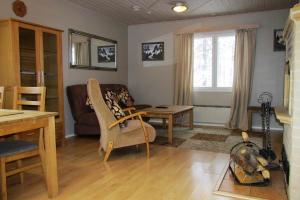 Χώρος καθιστικού στο Scandinavian Dream Cottages Vikajarvi- Rovaniemi