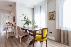 Posedenie v ubytovaní Apartamentos RG Dúplex San Bernardo