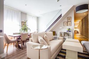 Posedenie v ubytovaní Apartamentos RG Dúplex San Bernardo