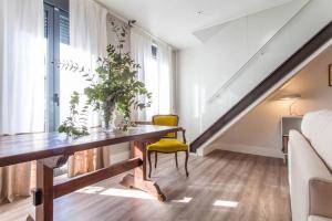 Posedenie v ubytovaní Apartamentos RG Dúplex San Bernardo