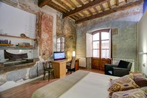 a bedroom with a bed and a desk at Hotel La Freixera in Solsona