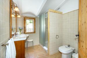 Kúpeľňa v ubytovaní Owl Booking Villa Bennasar - Rustic Stay