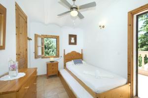 Posteľ alebo postele v izbe v ubytovaní Owl Booking Villa Bennasar - Rustic Stay