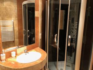 Kúpeľňa v ubytovaní Apartament Perła Kartuz z sauną + 28 fotografií