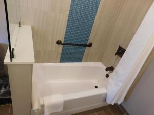 Koupelna v ubytování Wave Street Inn