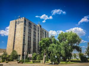 a tall building with a tree in front of it at Hotel Djerdap in Kladovo