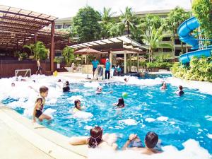 Bazén v ubytování Holiday Inn Resort Phuket Surin Beach, an IHG Hotel nebo v jeho okolí