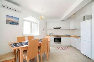 Kuchyň nebo kuchyňský kout v ubytování Mimice Bay Apartments