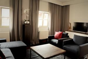a living room with two couches and a tv at Ebracher Hof in Schweinfurt
