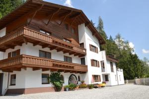 Fotografia z galérie ubytovania Ferienhaus am Eggli v destinácii Sankt Anton am Arlberg