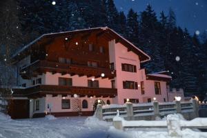 Fotografia z galérie ubytovania Ferienhaus am Eggli v destinácii Sankt Anton am Arlberg