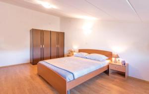 Postel nebo postele na pokoji v ubytování Apartments Sergio 1499