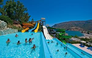 Bazén v ubytování Fodele Beach Water Park Resort nebo v jeho okolí