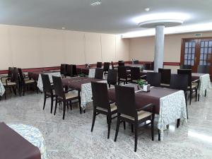 a dining room with tables and chairs in a room at Hotel Castro in Santiago de Compostela