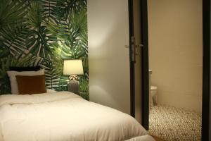 Cama ou camas em um quarto em ApartHostel Warszawa