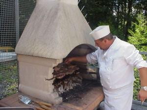 Sprzęt do grillowania w hostelu