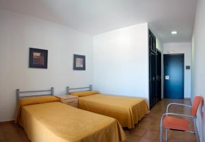 Postel nebo postele na pokoji v ubytování Albergue Inturjoven Punta Umbría