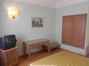 TV a/nebo společenská místnost v ubytování Grand Hotel Pavone