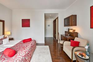 Postel nebo postele na pokoji v ubytování Hotel Elbresidenz an der Therme