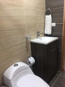 Et badeværelse på Jardín Amoblados + 9 billeder