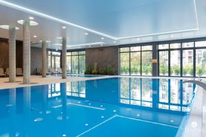 Bazén v ubytovaní Jantar Apartamenty Exclusive Polanki Park SPA alebo v jeho blízkosti