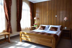 Ένα ή περισσότερα κρεβάτια σε δωμάτιο στο Garni Hotel Lav